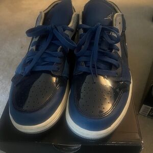 Men’s Jordan low tops size 9